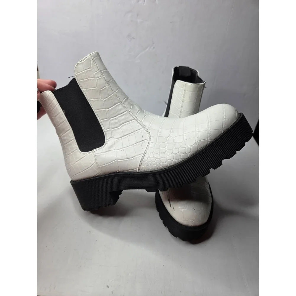 Womens White Croc Embossed Platform Chelsea Boots Lug Sole Ankle Booties Size 10